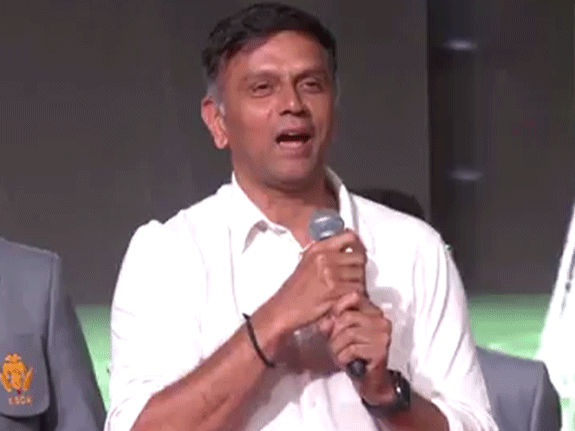 चिन्नास्वामी स्टेडियम में कुंबले-द्रविड़ के नाम पर होंगे दो स्टैंड – द्रविड़ ने कहा कि उन्होंने घर से ज्यादा समय इसी मैदान पर बिताया है।