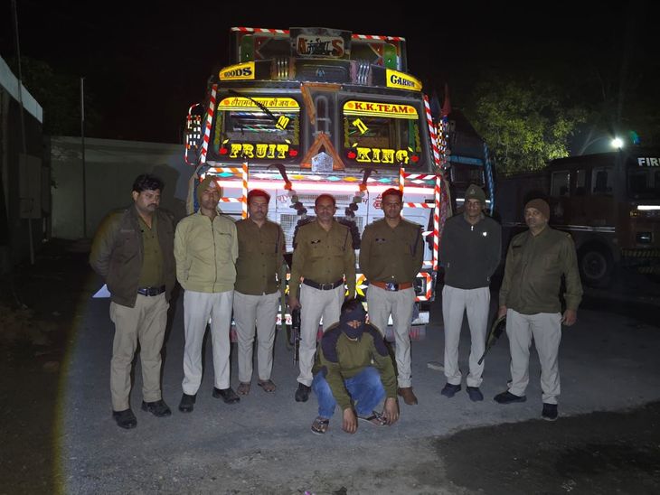 मुरैना में चेंकिग के दौरान रेत से भरा ट्रक जब्त:  पुलिस ने पीछा कर पकड़ा, दस्तावेज नहीं दिखा सका चालक; गिरफ्तार – Morena News