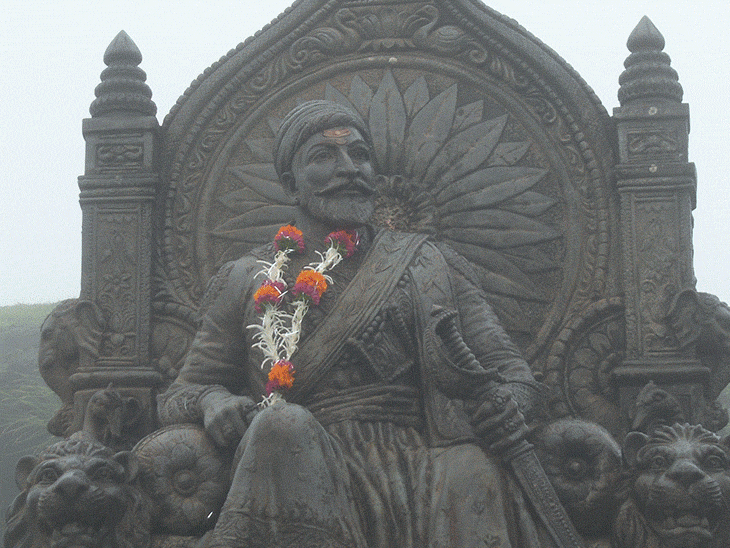 महाराष्ट्र कांग्रेस प्रमुख बोले- टीपू सुल्तान शिवाजी महाराज के बराबर:  BJP बोली- सपकाल पागल हो चुके हैं; पुणे में पूर्व विधायक के पोस्टर जलाए, FIR