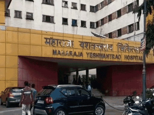 वायरल वीडियो के बाद एमवाय अस्पताल में सख्ती:  दीवारों पर फफूंद, गंदगी; सुपरिटेंडेंट, भवन अधिकारी को नोटिस, ‌BVG पर 25 हजार का जुर्माना – Indore News