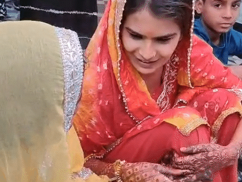 सफाईकर्मी पिता की चिंता देख पूरा शहर बना परिवार:  दो बेटियों के कन्यादान की जिम्मेदारी ली, भव्य शादी के लिए 5 हजार कार्ड बांटे, अयोध्या से बुलाए महंत – Rajasthan News