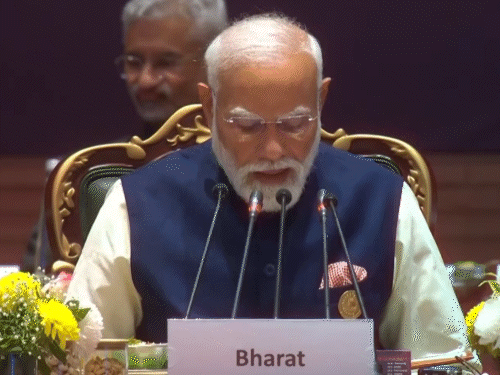 PM मोदी ने AI कंटेंट पर 'लेबल' लगाने का सुझाव दिया, अंबानी का ₹10 लाख करोड़ क... Safe Ai Use Emphasized news image