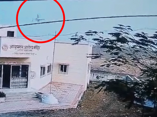 अजित पवार के बेटे बोले- VSR विमान पर बैन लगे:  इंस्टाग्राम स्टोरी में हादसे पर सवाल उठाया, इमोशनल मेसेज शेयर कर लिखा- मिस यू डैड