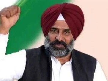 पंजाब में AAP सरपंच की हत्या पर बरसे परगट सिंह:  बोले- सूबे में कानून व्यवस्था ध्वस्त, सरकार पोस्टर वार छोड़ अब मुद्दों पर काम करे – Jalandhar News