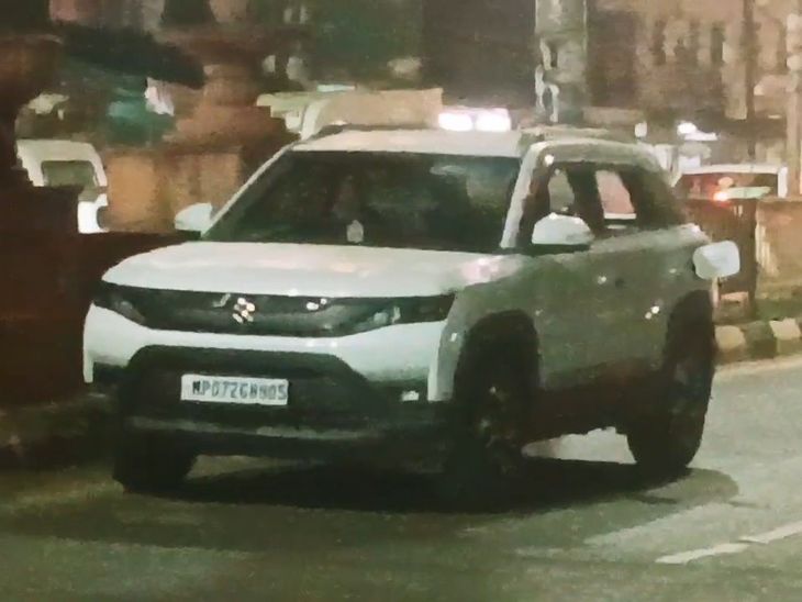 शिवपुरी में चलती कार से रिसने लगी CNG गैस:  ग्वालियर बायपास पर मचा हड़कंप; पुलिस ने ट्रैफिक रोककर टाला हादसा – Shivpuri News