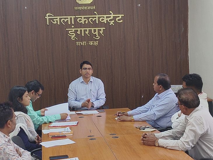 डूंगरपुर कलेक्टर ने राजनीतिक दलों के साथ की बैठक:  मतदाता सूची में त्रुटियां सुधारने की अपील, अंतिम प्रकाशन पर चर्चा – Dungarpur News