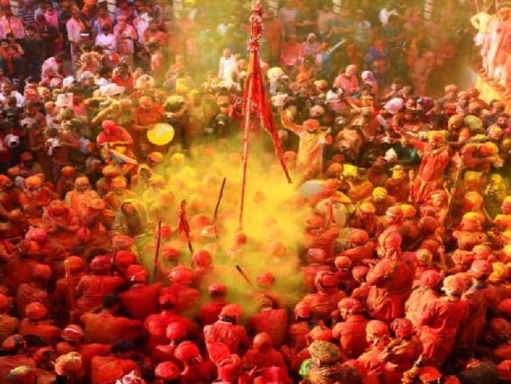 लड्डू होली के साथ रंगोत्सव का नया चरण:मंदिरों से निकलकर ब्रज की गलियों में होली उत्सव 24 से, बरसाना में लट्ठमार होली 25 को