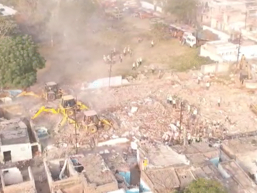 राजकोट में 1489 अवैध निर्माण पर चला बुलडोजर:  87000 वर्ग मीटर जमीन होगी खाली, 2,500 से ज्यादा निगम अधिकारी, पुलिसकर्मी तैनात – Gujarat News