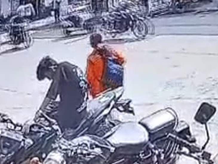 इंदौर से लापता छात्रा दिल्ली में मिली:  मां की डांट से नाराज होकर गलत ट्रेन में बैठी गई, रेलवे पुलिस ने परिवार से बात कराई – Indore News