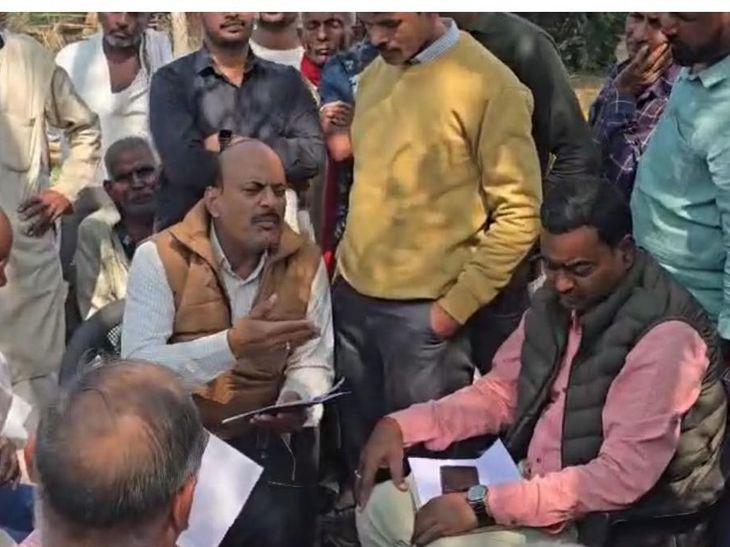 Chakeri Revenue Team Visit | Villagers Allege Khana-Purti Over Land ...