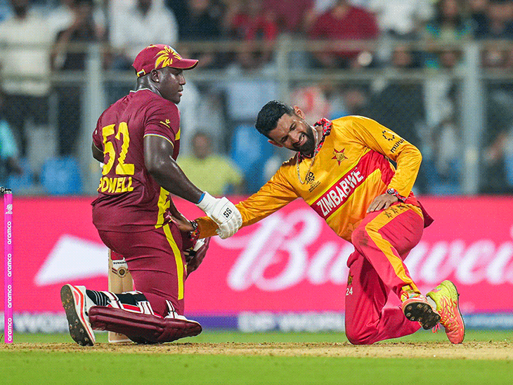 टी-20 वर्ल्ड कप मैच में सबसे ज्यादा छक्के लगाने का रिकॉर्ड: पॉवेल ने सिकंदर रजा का माथा चूमा, हेटमायर ने 108 मीटर दूर से मारा छक्का।