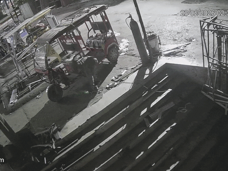 रीवा में रात ढाई बजे ई-रिक्शा चोरी:  सीसीटीवी में कैद वारदात; दुकान के सामने खड़ा था वाहन – Rewa News