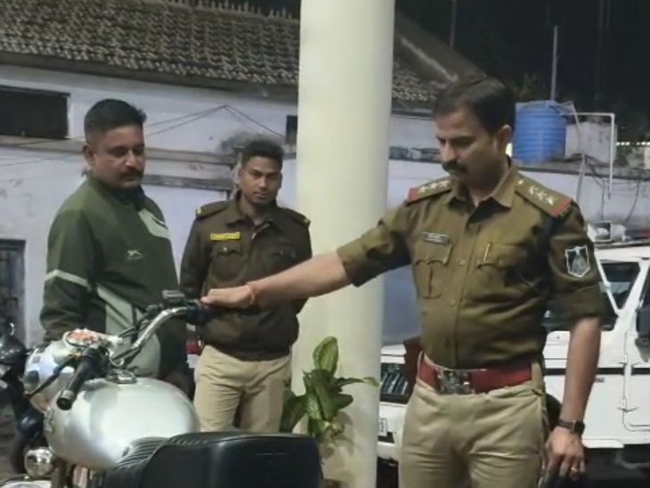 सिवनी में तेज आवाज बुलेट पर पुलिस की कार्रवाई:  मॉडिफाइड साइलेंसर के लिए किया जुर्माना; चालक को सख्त हिदायत – Seoni News