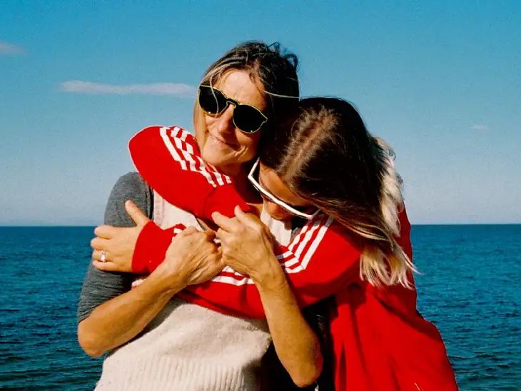 सेहत और रिश्तों के लिए वरदान हैं खुशी के आंसू:  13 साल पहले औपचारिक तौर पर पहचाना था, एक्सपर्ट के अनुसार यह दूसरों के प्रति अधिक निस्वार्थ और दयालु भी बनाते हैं