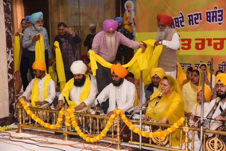 Basant Raga Darbar: 300 students spread spiritual magic with musical ...