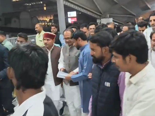 गन्ना किसानों के करोड़ों बकाया भुगतान पर कार्रवाई की मांग:  सामाजिक कार्यकर्ता केंद्रीय कृषि मंत्री से मिले, कहा-शुगर रिकवरी के आधार पर हो पेमेंट – Narsinghpur News