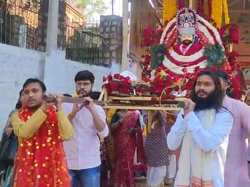 पालकी में बैठाकर निकाली खाटू श्याम की यात्रा:  शिवपुरी में सैकड़ों श्रद्धालु नांचते हुए शामिल हुए; भजन, कीर्तन और जयकारे लगाए – Shivpuri News