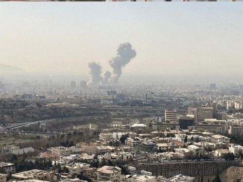 इजराइल की ईरान पर एयरस्ट्राइक की 11 PHOTO-VIDEO:  तेहरान समेत कई शहरों में धुएं का गुबार, ईरान के फाइटर जेट्स ने भी उड़ान भरी