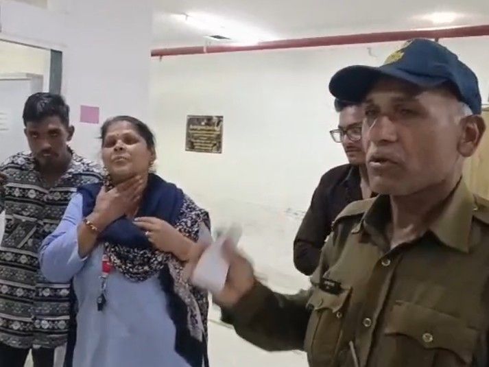 माता टेकरी पर मधुमक्खियों का हमला, 7 लोग घायल:  देवास की छोटी माता चामुण्डा मंदिर में तीन श्रद्धालु, दो पुलिसकर्मी और गार्ड भी घायल – Dewas News