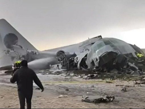बोलिविया में करेंसी भरा कार्गो प्लेन क्रैश, 15 की मौत:टेकऑफ के तुरंत बाद रनवे से फिसला, नोट और लाशें हाईवे पर बिखरीं