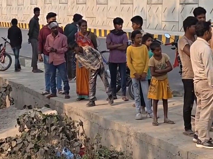 सुपौल में नाले किनारे मिला नवजात का शव:  हाथ में इंट्राकैथ लगा था, ग्रामीणों ने सम्मानपूर्वक दफनाया – Supaul News