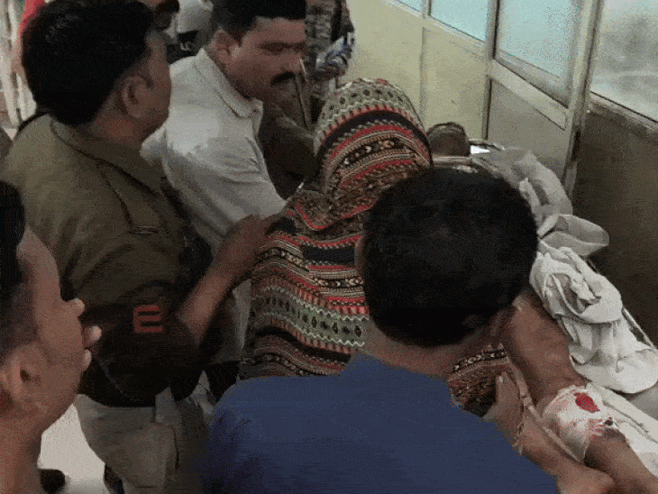 भिंड में शराब पार्टी के लिए गए युवक का मर्डर:  शरीर पर चोट के निशान, पत्नी बोली- पैसा लेन-देन को लेकर विवाद, दोस्तों ने ही मारा – Bhind News