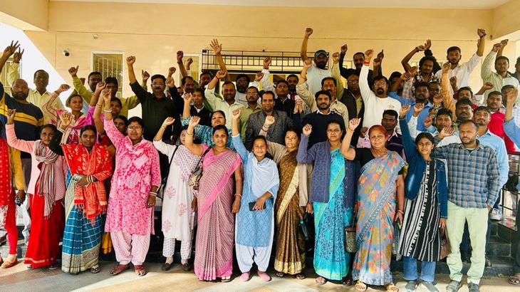 डीएसपीएमयू: होली नहीं मनाने का लिया निर्णय, त्योहार के बाद भी हड़ताल जारी