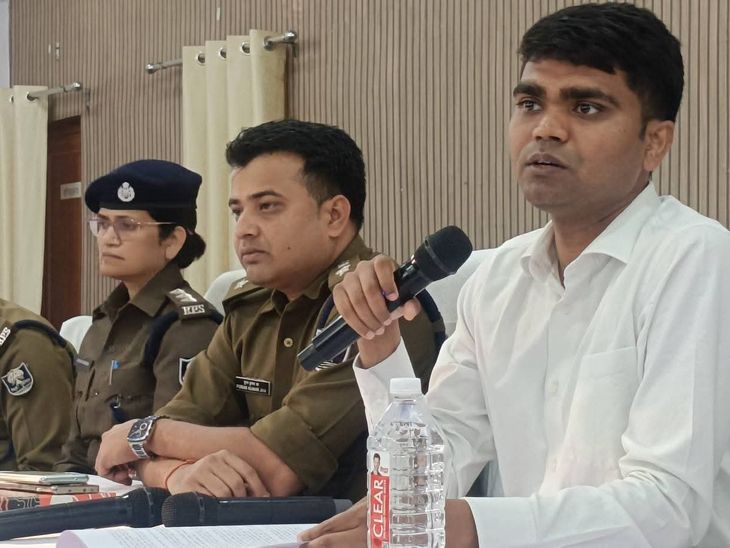 सीवान में होली पर डीएम–एसपी सख्त:2 से 4 मार्च तक विशेष निगरानी, अश्लील गानों-हुड़दंग पर कार्रवाई, शराब व अफवाहों पर कड़ी नजर