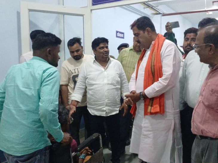 MLC गप्पू बाबू ने मॉडल अस्पताल का किया औचक निरीक्षण:गोपालगंज में स्वास्थ्य व्यवस्था का लिया जायजा, मरीजों को मुफ्त दवाइयां उपलब्ध करवाने का दिया निर्देश