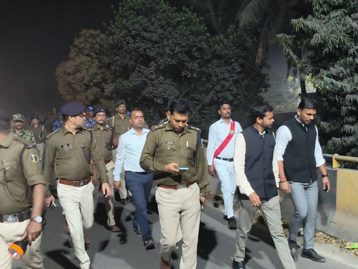 किशनगंज में होली से पहले प्रशासन अलर्ट:डीएम–एसपी के नेतृत्व में फ्लैग मार्च, अफवाहों से बचने की अपील