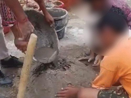 गरीब-बच्चों से स्कूल में कराई मजदूरी…हाईकोर्ट ने मांगा जवाब:  सूरजपुर में प्रिंसिपल कहती थी- फ्री में पढ़ते हो,इसलिए छात्रों से कराई पुताई और निर्माण-कार्य – Chhattisgarh News