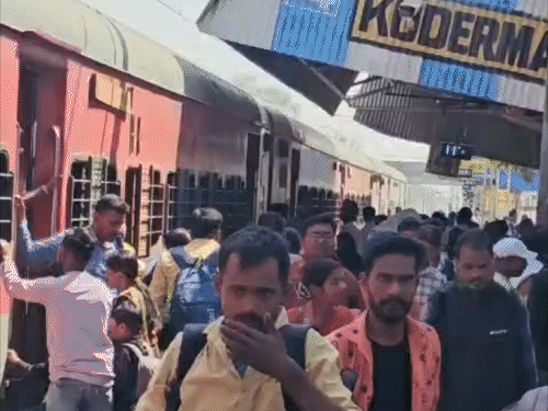 होली पर ट्रेनों में यात्रियों की भारी भीड़:झारखंड-बिहार आने वाली ट्रेनों में सीट नहीं, आज से चलेगी टाटा बक्सर टाटा होली स्पेशल