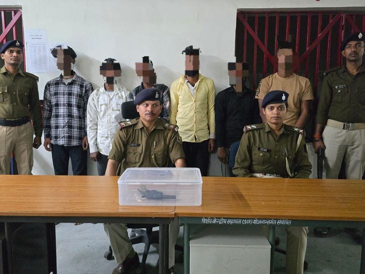 औरंगाबाद में अपराध की साजिश रहे छह बदमाश गिरफ्तार:एक देसी कट्टा-दो बाइक बरामद; पुलिस को देख कर भाग रहे थे बदमाश