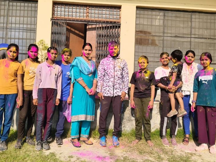 Bhatpar Rani Players Celebrate Holi With Brotherhood | Sports Stadium