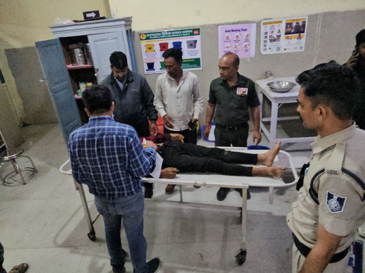 गड्ढे से टकराकर अनियंत्रित हुई बाइक, युवक गंभीर घायल:  सिर में लगी चोट, शाजापुर के छतगांव में हुआ हादसा – shajapur (MP) News