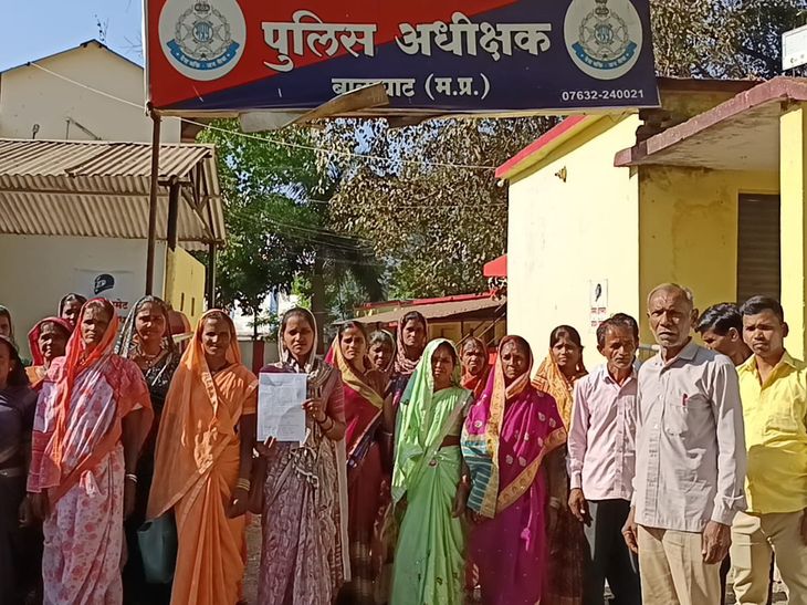 बालाघाट में शराब पकड़ने वाली महिलाओं पर चोरी का आरोप:  नशामुक्ति समिति की महिलाएं एसपी कार्यालय पहुंचीं, झूठी शिकायत पर कार्रवाई की मांग – Balaghat (Madhya Pradesh) News