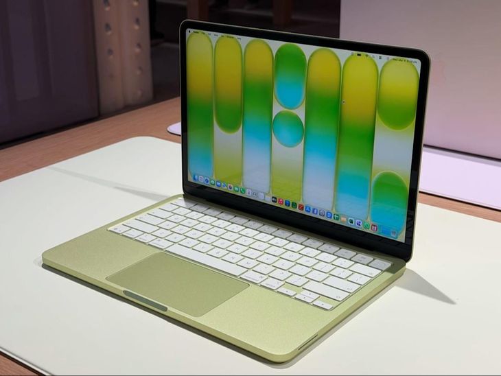 एपल ने लॉन्च किया सबसे सस्ता लैपटॉप मैकबुक नियो:  शुरुआती कीमत ₹69,990; इसमें आईफोन वाली A18 प्रो चिप, 11 मार्च से सेल