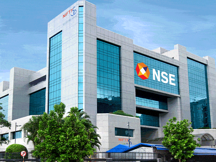 सेंसेक्स 500 अंक गिरकर 79,500 पर कारोबार कर रहा:  निफ्टी में 150 अंकों की गिरावट, 24,600 पर पहुंचा; बैंक, रियल्टी और ऑटो शेयरों में गिरावट