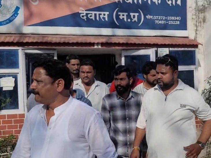 युवक पर हिंदू युवती को बहलाकर ले जाने का आरोप:  पास से मिला सिंदूर और मंगलसूत्र; थाने पहुंचे हिंदू संगठन – Dewas News