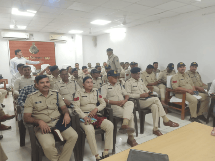 पुलिस इन्वेस्टिगेशन अब होगी डिजिटल, अधिकारियों को मिला टैबलेट:  क्राइम स्पॉट पर ही ऑनलाइन दर्ज होगी केस डायरी, बुरहानपुर में ट्रेनिंग हुई – Burhanpur (MP) News