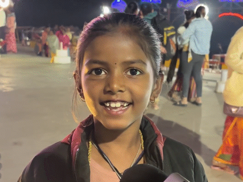 जबलपुर ग्वारीघाट पर 200 बच्चों की अनोखी क्लास:  दिन में दुकान, शाम को पढ़ाई; नर्मदा आरती के बाद सीढ़ियों पर बैठते हैं; चीफ जस्टिस भी आगे आए – Jabalpur News