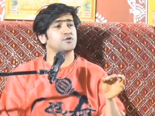 धीरेंद्र शास्त्री बोले- सेवादार 'लौंडियाबाजी' के चक्कर में जुड़े:बागेश्वर धाम में 'माल-पानी' के लिए चेले बने; इनकी नजर सेवा पर नहीं, भौकाल पर है धीरेंद्र शास्त्री बोले- सेवादार 'लौंडियाबाजी' के चक्कर में जुड़े:बागेश्वर धाम में 'माल-पानी' के लिए चेले बने; इनकी नजर सेवा पर नहीं, भौकाल पर है