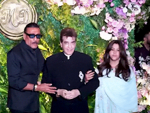 सलमान खान की वापसी! प्री-वेडिंग में ऋतिक, आमिर समेत बॉलीवुड सितारों का जमावड़ा Salman Khan Makes Public Appearance news image