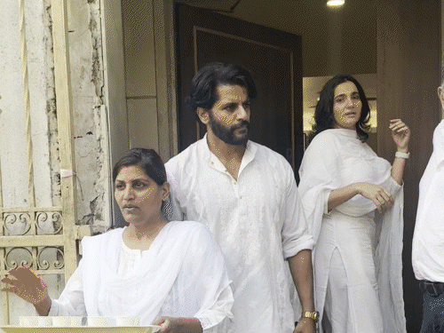 করণবীর বোহরার বাবা মহেন্দ্র বোহরার প্রার্থনা সভা: হেলেন এবং মুকেশ খান্না সহ অনেক সেলিব্রিটি শ্রদ্ধা জানাতে এসেছিলেন।