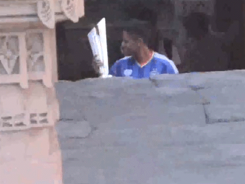 कैप्टन सूर्या ने ट्रॉफी फोटोशूट के लिए अडालज नी वाव से संपर्क किया: संजू, सिराज, तिलक एयरपोर्ट पर दिखे, भारत तीसरी बार वर्ल्ड टी20 चैंपियन बना