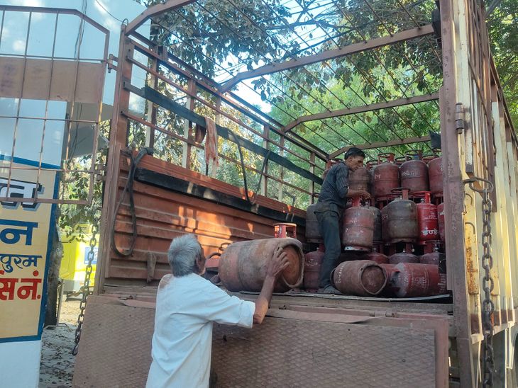 ईरान-इजराइल तनाव का असर: नर्मदापुरम में एलपीजी सप्लाई बाधित:  कॉमर्शियल सिलेंडर की बुकिंग बंद, घरेलू गैस की डिलीवरी में 4-5 दिन की देरी – narmadapuram (hoshangabad) News