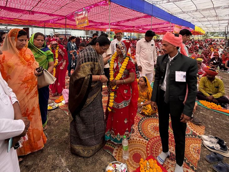 झाबुआ में 176 जोड़ों का सामूहिक विवाह:  मंत्री भूरिया ने दिया आशीर्वाद, वर-वधु के खातों में आएंगे 51-51 हजार रुपए – Jhabua News