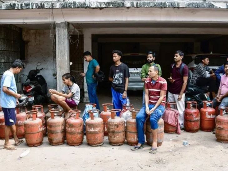 गांवों में 45 दिन बाद मिलेगा दूसरा घरेलू LPG सिलेंडर:  जमाखोरी रोकने सरकार ने 20 दिन का समय बढ़ाया; मध्य प्रदेश में ऑनलाइन बुकिंग ठप