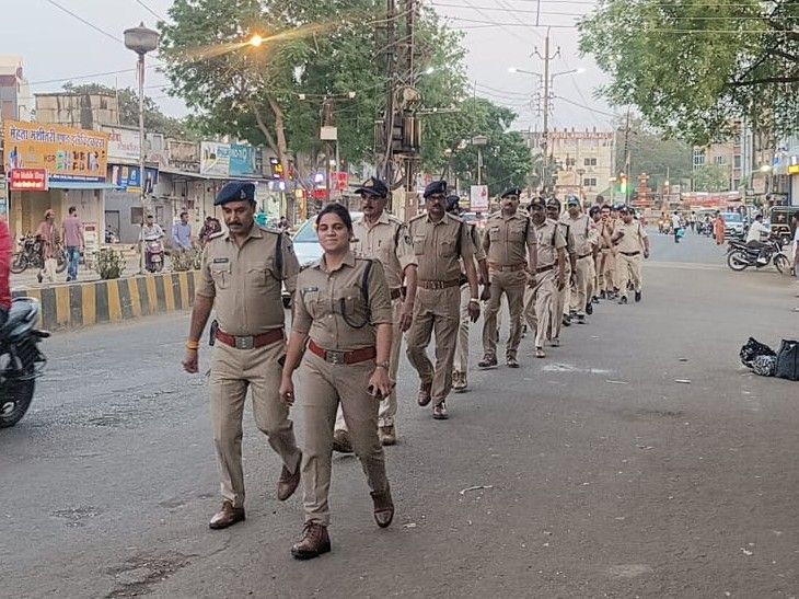 नीमच में रंगतेरस पर होगी ड्रोन से निगरानी:  गेर के दौरान शांति के लिए निकाला फ्लैग मार्च; चप्पे-चप्पे पर तैनात रहेगा पुलिस बल – Neemuch News