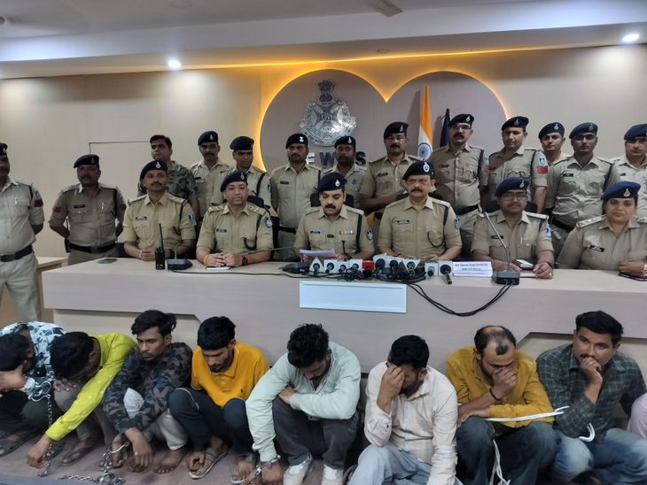 देवास में एमडी ड्रग्स के साथ कार और बुलेट जब्त:  12 घंटे में 4 थानों की दबिश, 14 आरोपी गिरफ्तार, 10 लाख का माल जब्त – Dewas News